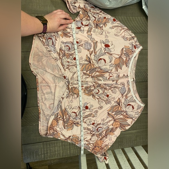 Free People keepin’ on floral top - Picture 14 of 15